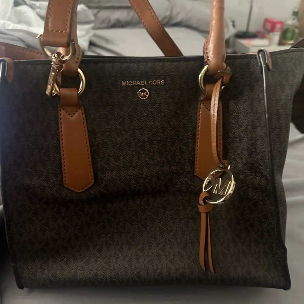 Michael Kors Crossbody - Picture 2 of 4